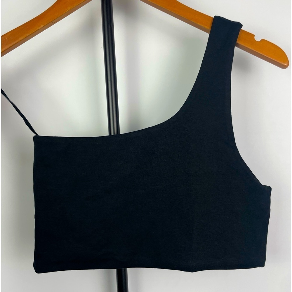 Oak + Fort Black Single Shoulder Crop Braโ Top